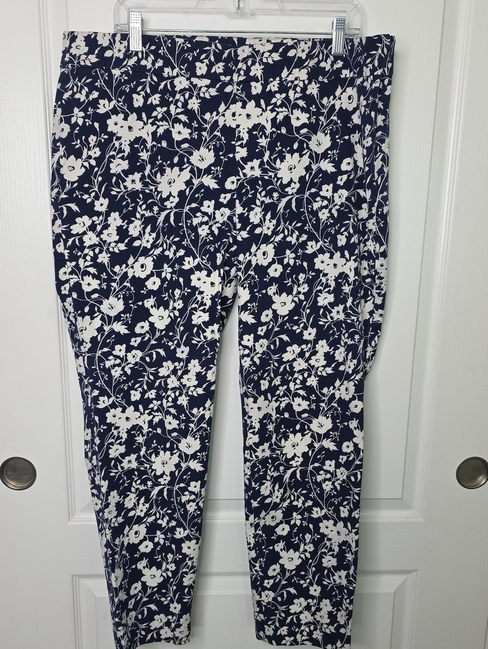 Talbots Chatham Plus Size 18 Navy White Floral Cropped Ankle Pants